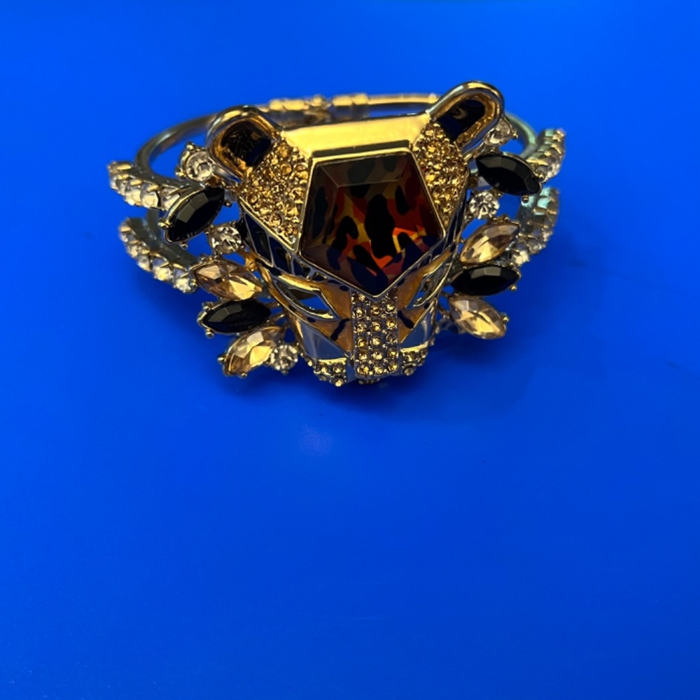 Vintage BETSEY JOHNSON Hollywood Glam Collection  Lion Head Bangle Bracelet. - Picture 2 of 7
